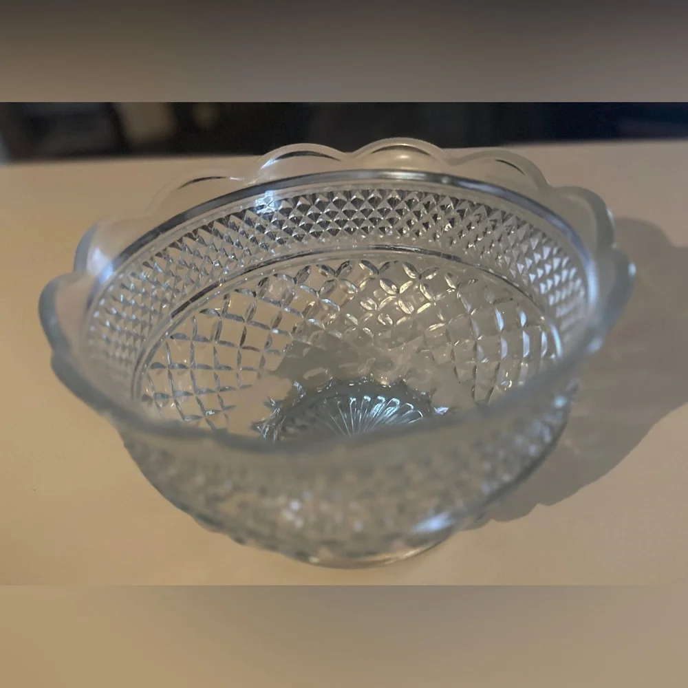 Vintage 1960’s Anchor Hocking Wexford 10" Footed Bowl - Picture 6 of 8